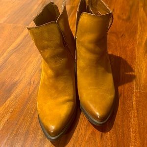 Steve Madden Suede leather pointed toe bootie